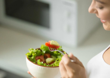 तौल कम गर्न रिभर्स डाइटिङ फाइदाजनक : के हो, कसरी गर्ने ?