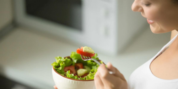 तौल कम गर्न रिभर्स डाइटिङ फाइदाजनक : के हो, कसरी गर्ने ?