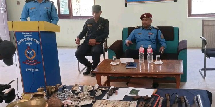 राजदेवी मन्दिरमा चोरी गर्ने पाँच जाना चोर पक्राउ