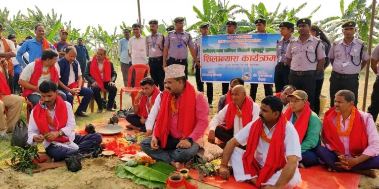 नगरप्रमुख शम्भू शाह द्वारा झूलेंगे पूल को शिलान्यास