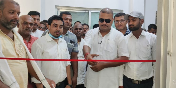 अध्य्क्ष शम्भू सिंह द्वारा डिजिटल x-ray मशीन को उदघाटन