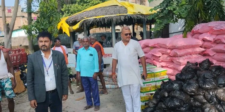 अध्य्क्ष शम्भू सिंह द्वारा ग्यास सिलिण्डर,चूल्हों तथा राहत सामग्री वितरण सुरू