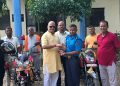 अध्यक्ष शम्भु सिंहद्वारा गंगा पिपरा प्रहरीलाई दुई मोटरसाइकल प्रदान